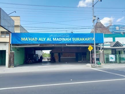 Gedung utama kampus Mahad Aly Al-Madinah