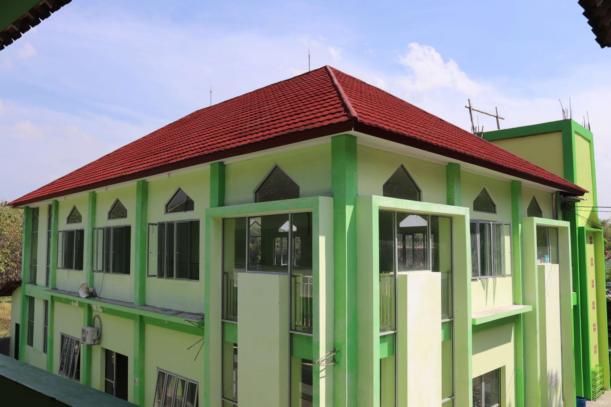 Masjid pondok pesantren Al Madinah