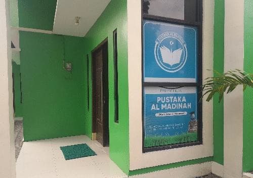 Penerbitan buku dan media pendidikan